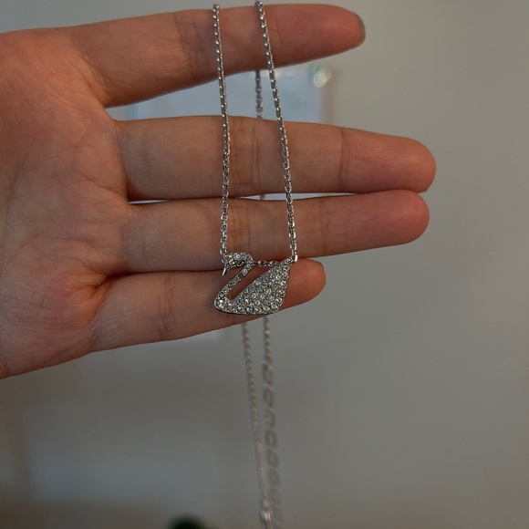 Swarovski swan necklace - Picture 3 of 3